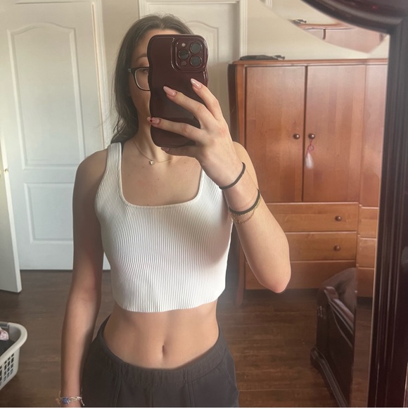 aritzia babaton cropped white ribbed tank top - Picture 3 of 4